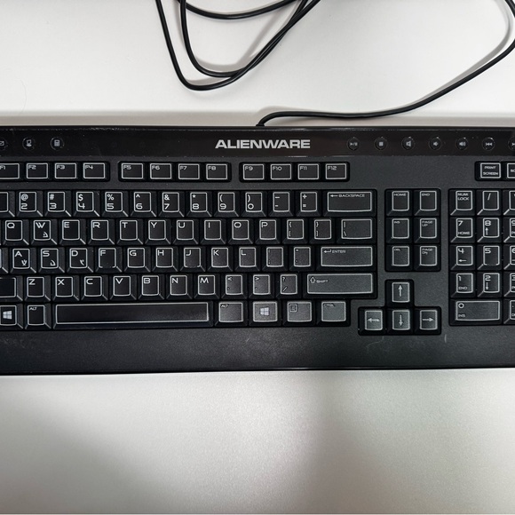 Alienware USB Keyboard - Picture 2 of 6
